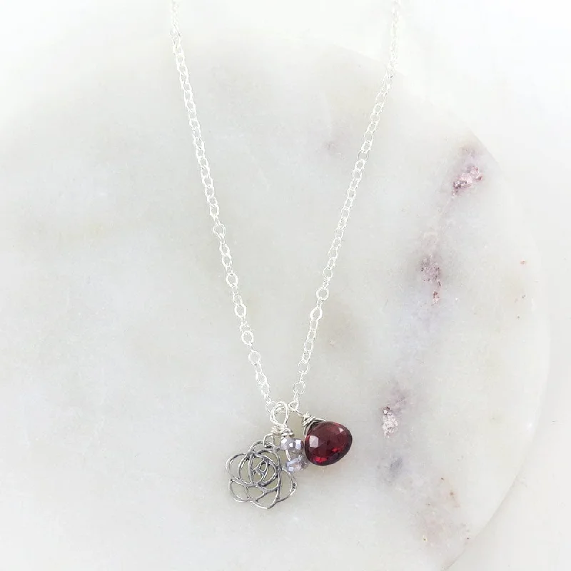 FLOWER AND GARNET NECKLACE