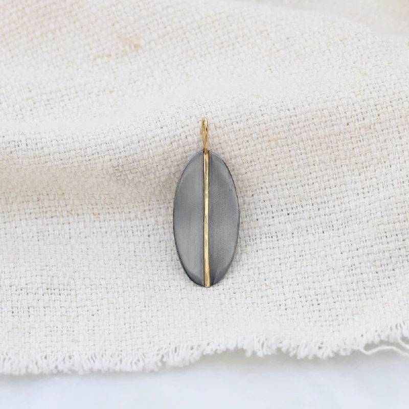 Narrow Mod Oval Pendant