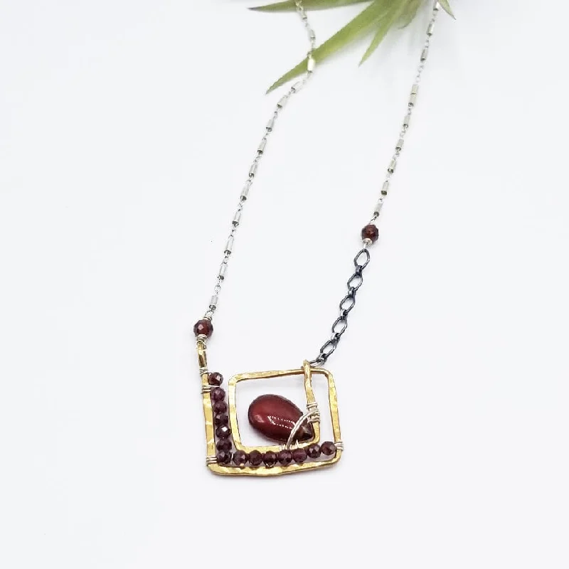 SQUARE SPIRAL WITH CARNELIAN DROP AND FACETED GARNETS NECKLACE