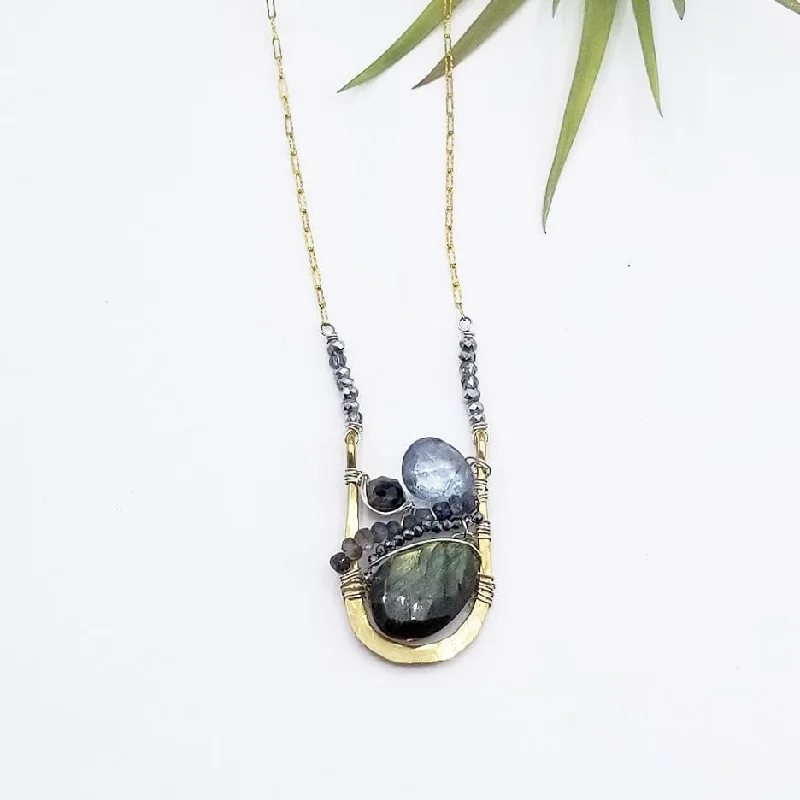 GREEN LABRADORITE AND BLUE QUARTZ DROP NECKLACE