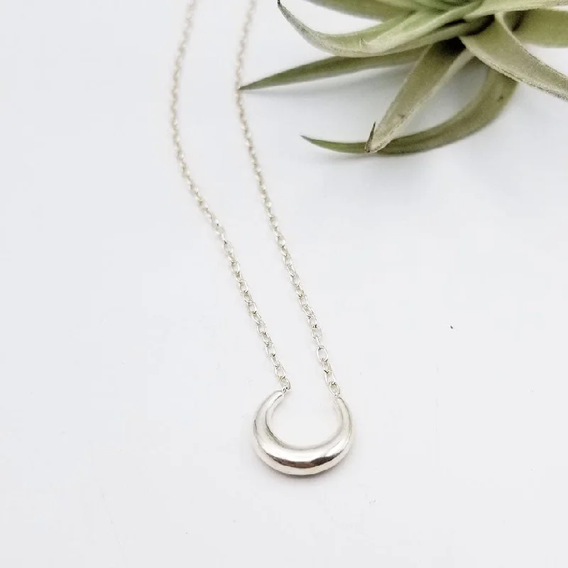 Puffed "U" Necklace